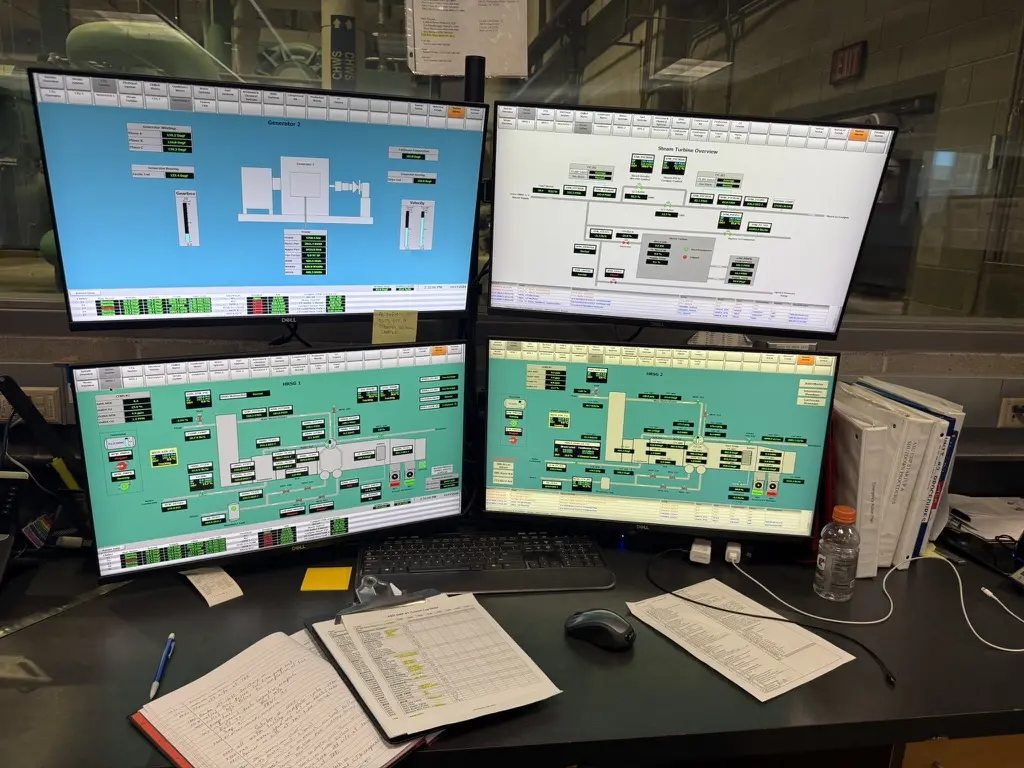 Diagrama del sistema SCADA de planta de refrigeración con HMI, historians y PLCs en arquitectura separada