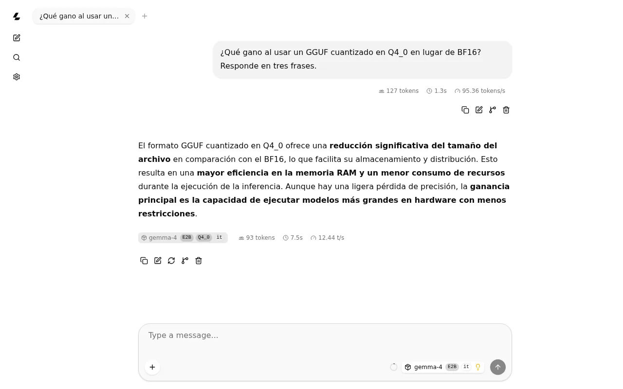 Captura de la interfaz web de llama-server 0.4.1 compilado desde el código fuente, con Gemma 4 E2B explicando qué se gana con un GGUF en Q4_0 frente a BF16.