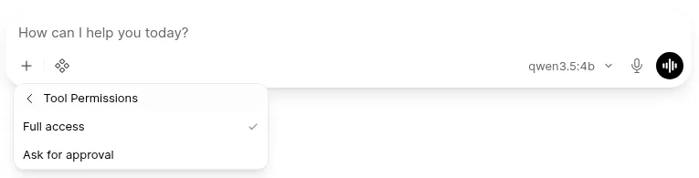 Menú Tool Permissions de la caja de chat de Open WebUI 0.11.4 con las dos opciones, Full access y Ask for approval, que aparece cuando el administrador activa la función.